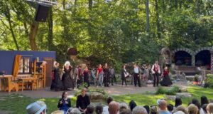 Mehr über den Artikel erfahren Theater für alle: gelebte Inklusion auf der Freilichtbühne Schloss Neuhaus